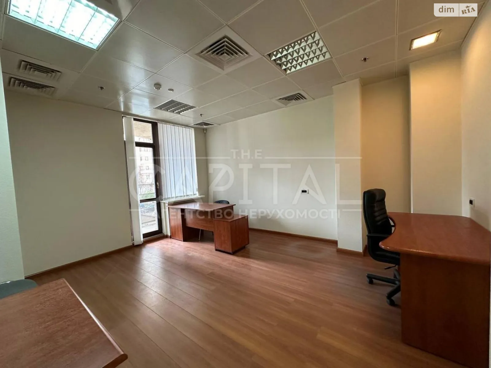 Сдается в аренду офис 19.3 кв. м в бизнес-центре, цена: 598 $ - фото 1