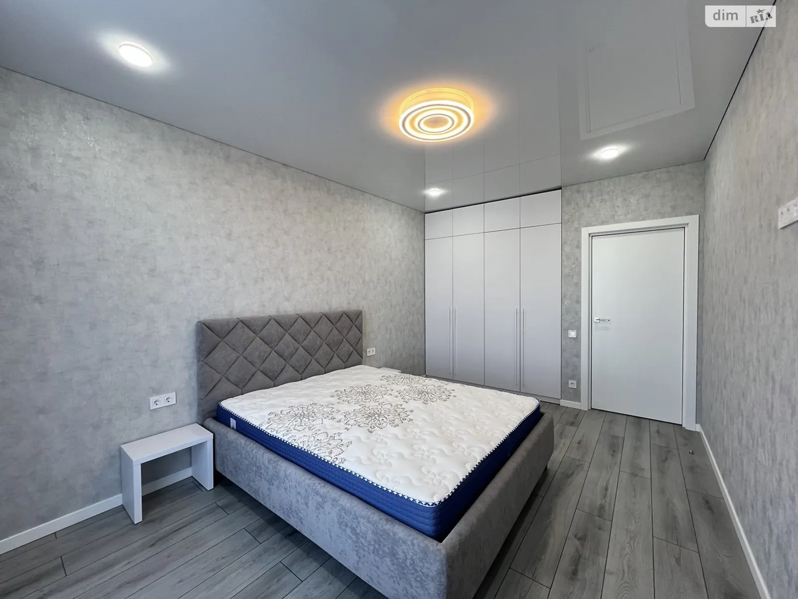 Продается 1-комнатная квартира 48 кв. м в Киеве, ул. Причальная, 12 - фото 1