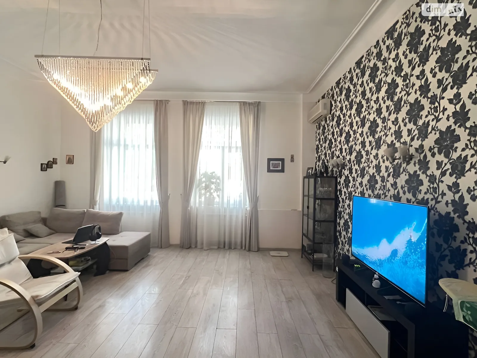 Продается 1-комнатная квартира 53 кв. м в Киеве, ул. Шелковичная, 32/34 - фото 1