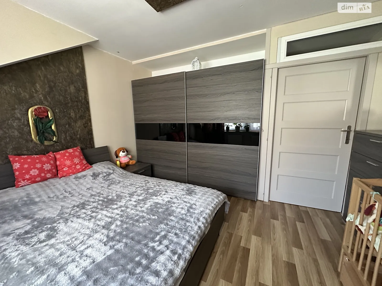 Продається 3-кімнатна квартира 74 кв. м у Ужгороді - фото 1