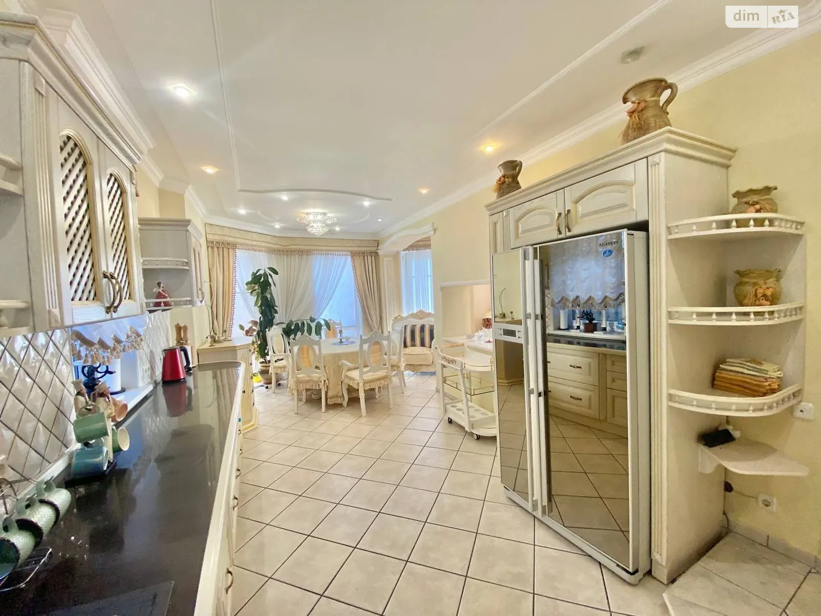 Продается дом на 3 этажа 257 кв. м с садом, цена: 450000 $ - фото 1