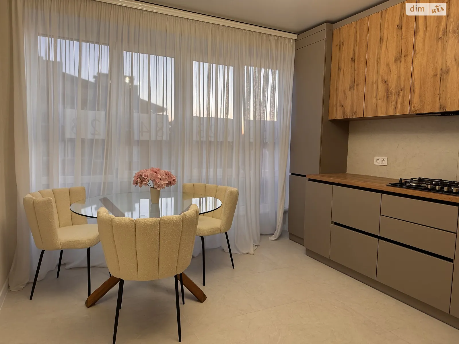 Продается 2-комнатная квартира 56 кв. м в Ирпене, ул. Выговского(Суворова) - фото 1
