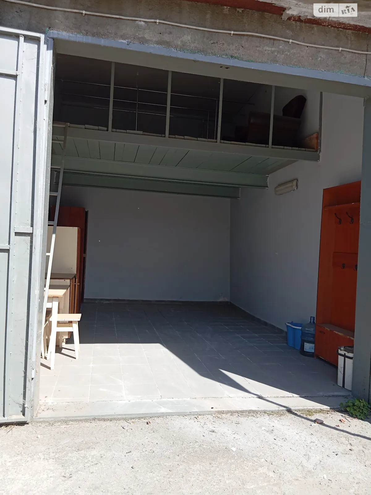 Продается место в гаражном кооперативе под бус на 21.7 кв. м, цена: 10000 $ - фото 1