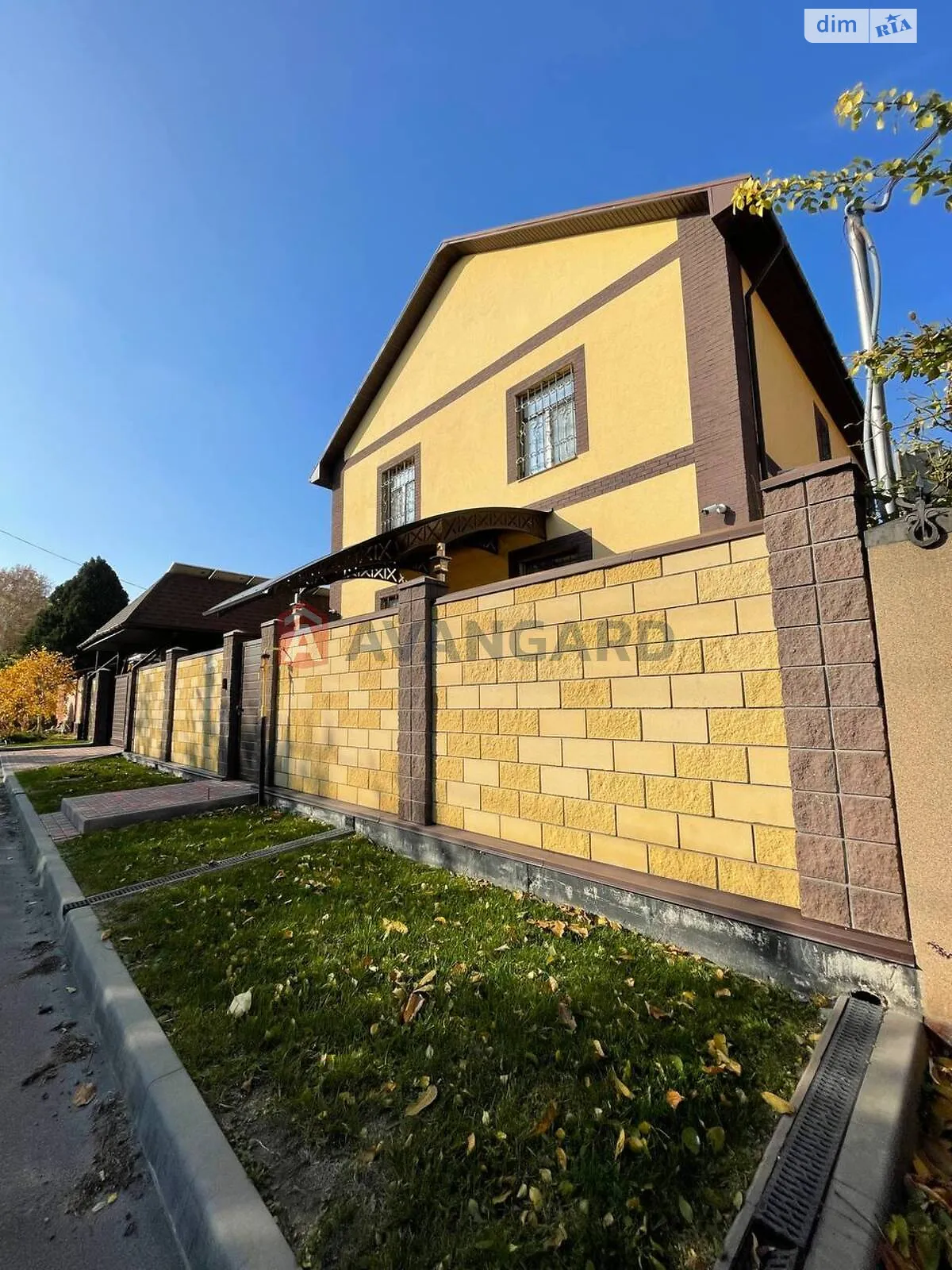 Продається будинок 2 поверховий 284 кв. м з подвалом, цена: 420000 $ - фото 1