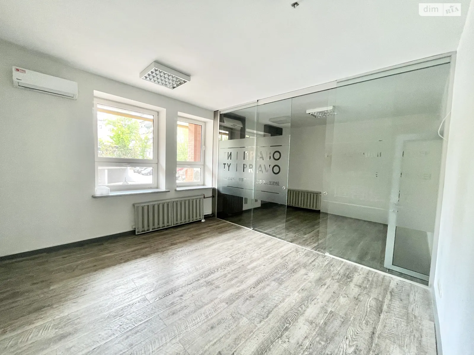 Сдается в аренду офис 150.3 кв. м в бизнес-центре, цена: 1800 $ - фото 1