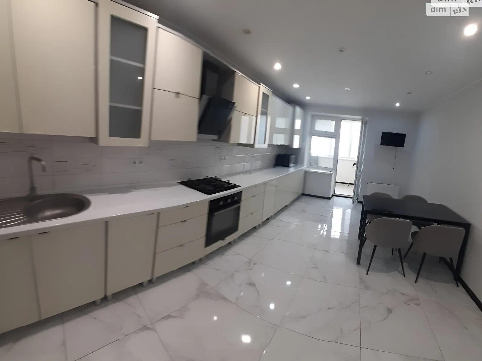 2-кімнатна квартира 72 кв. м у Тернополі, вул. Крушельницької Соломії, 35А - фото 1