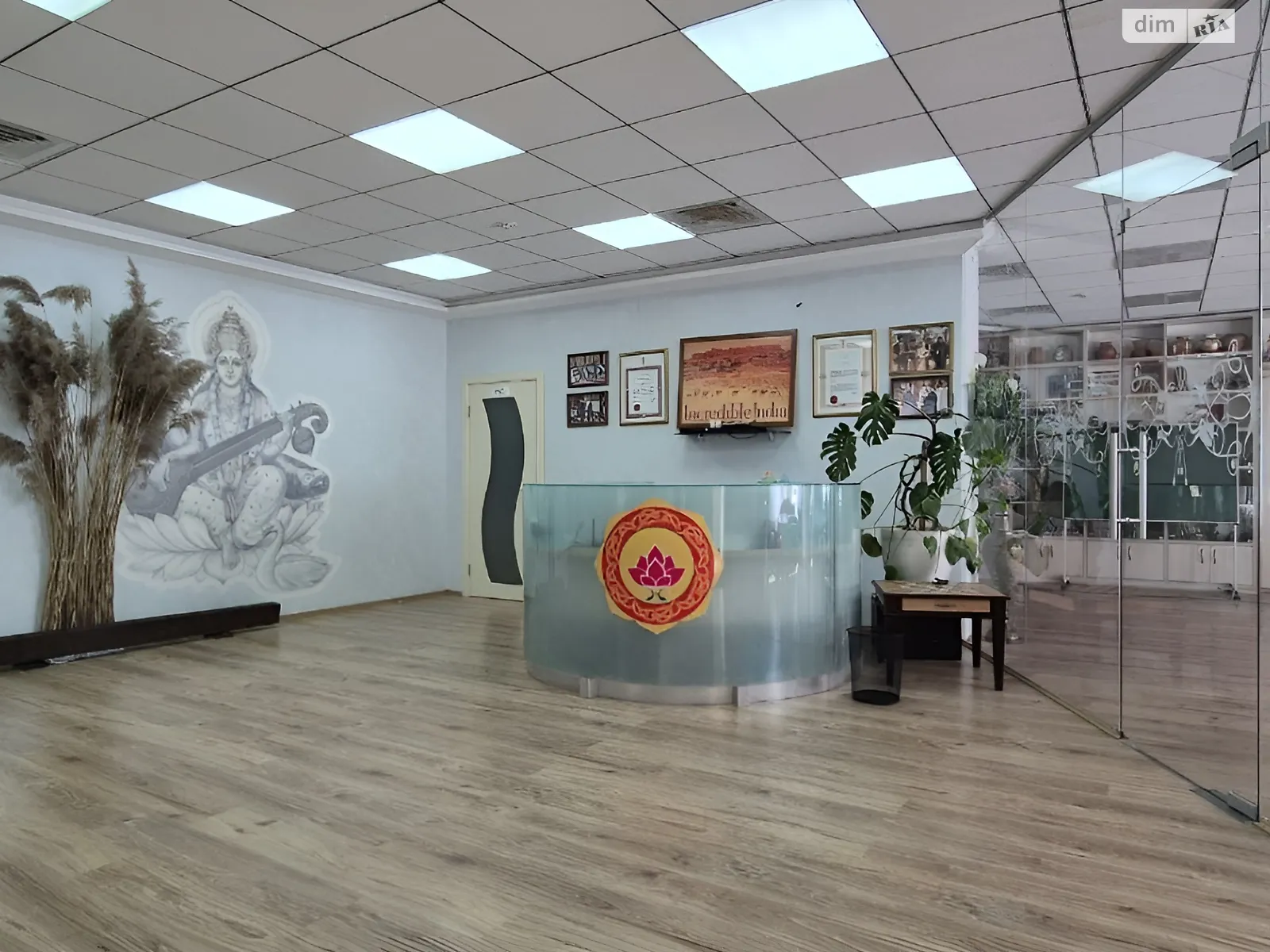Сдается в аренду офис 197 кв. м в бизнес-центре, цена: 2200 $ - фото 1