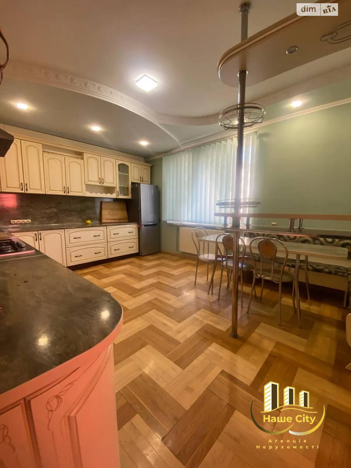 Сдается в аренду дом на 3 этажа 130 кв. м с беседкой, цена: 500 € - фото 1