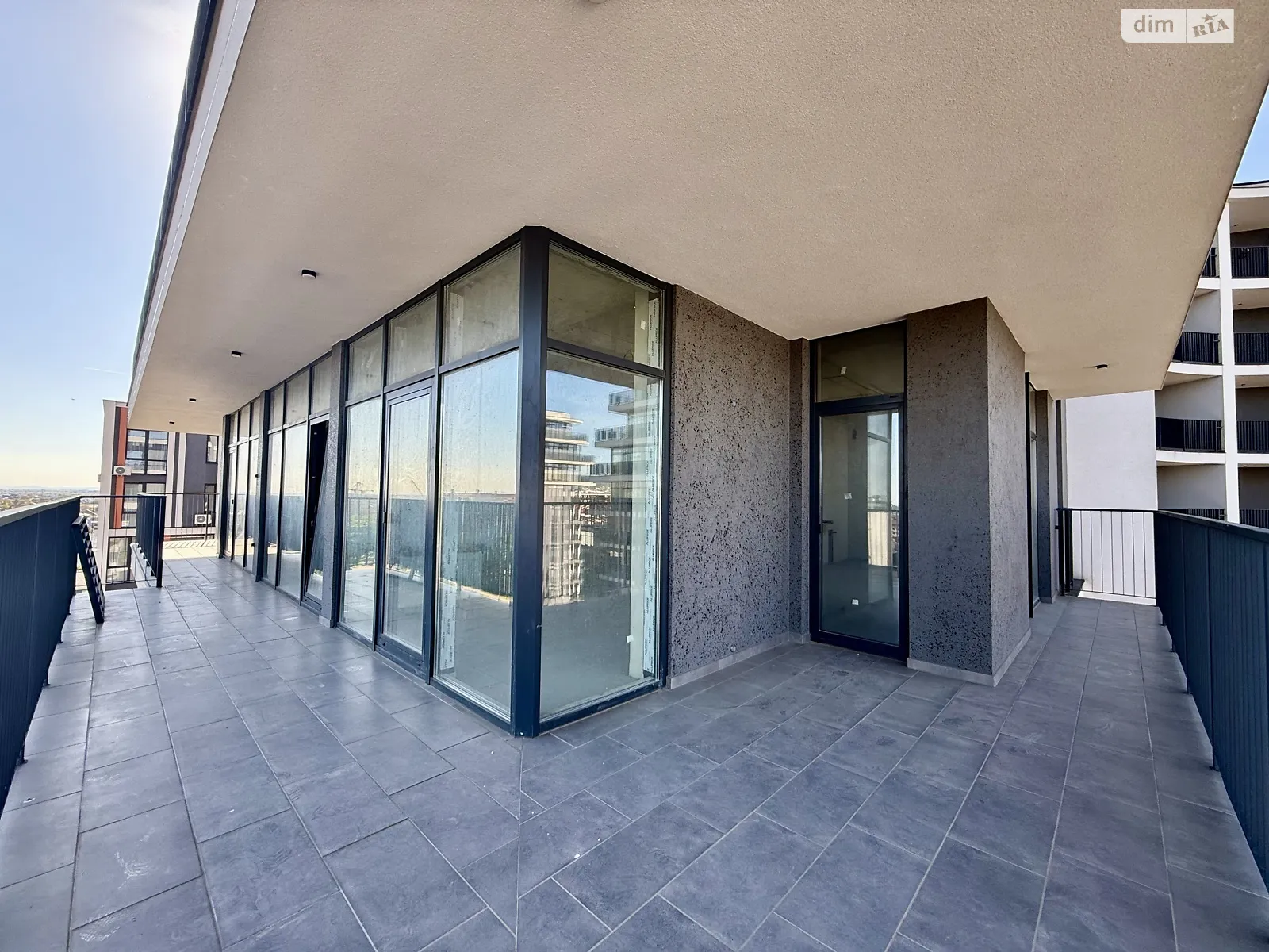 Продается 2-комнатная квартира 67 кв. м в Ужгороде, ул. Николая Бобяка, 1А - фото 1