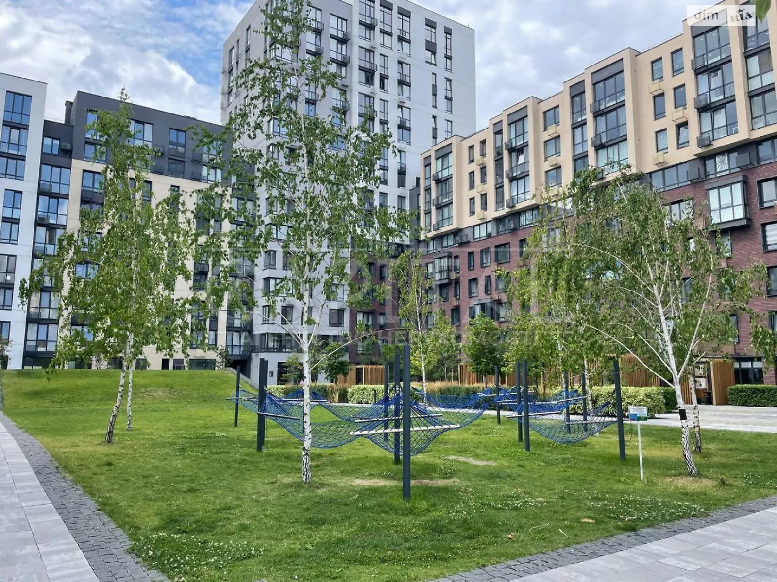 Продается 1-комнатная квартира 36 кв. м в Киеве, ул. Салютная, 2Б - фото 1