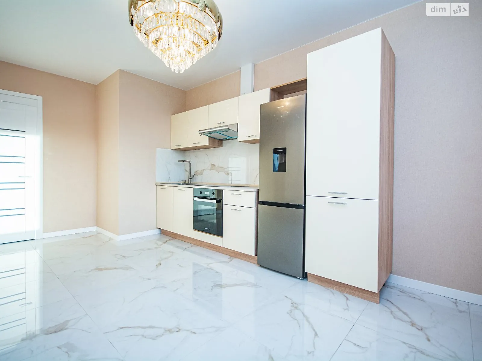 Продается 1-комнатная квартира 41 кв. м в Киеве, ул. Всеволода Змиенко, 34/21 - фото 1