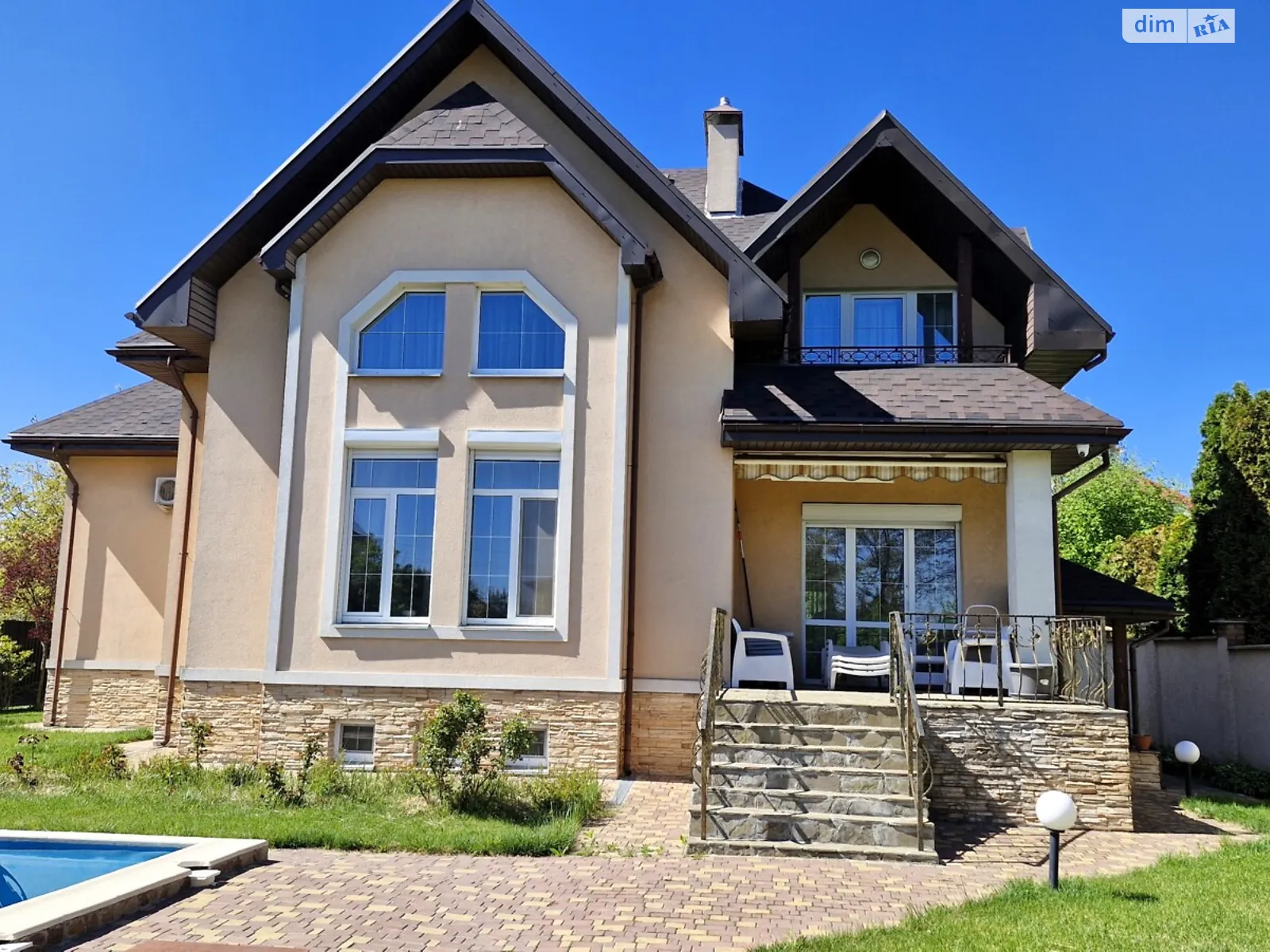 Продается дом на 2 этажа 340 кв. м с садом, цена: 380000 $ - фото 1