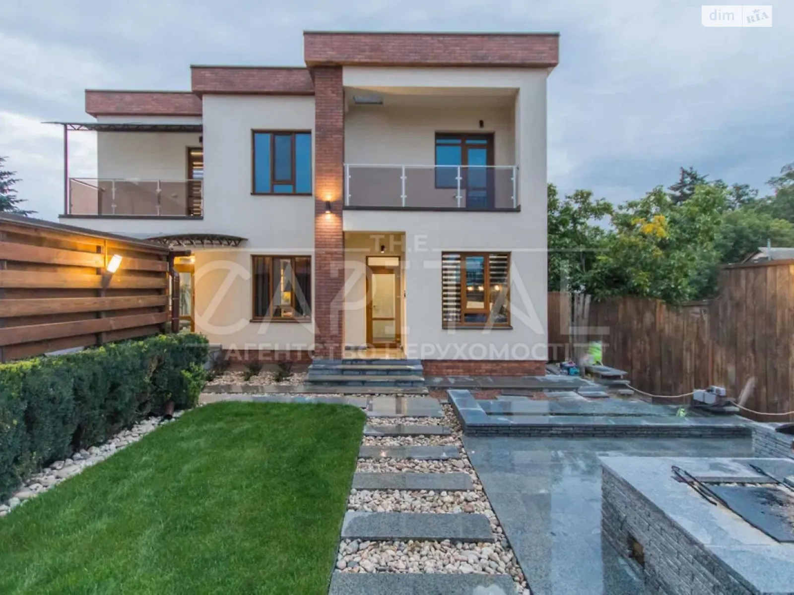 Сдается в аренду дом на 2 этажа 180 кв. м с мансардой, цена: 2300 $ - фото 1