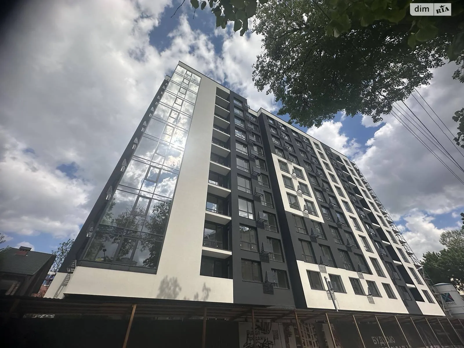 Продается 1-комнатная квартира 42.54 кв. м в Ивано-Франковске, ул. Гарбарская, 31 - фото 1