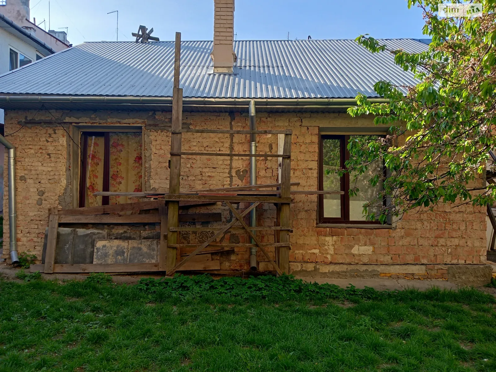 Продається 2-кімнатна квартира 44 кв. м у Чернівцях, вул. Сагайдачного Петра гетьмана, 29 - фото 1