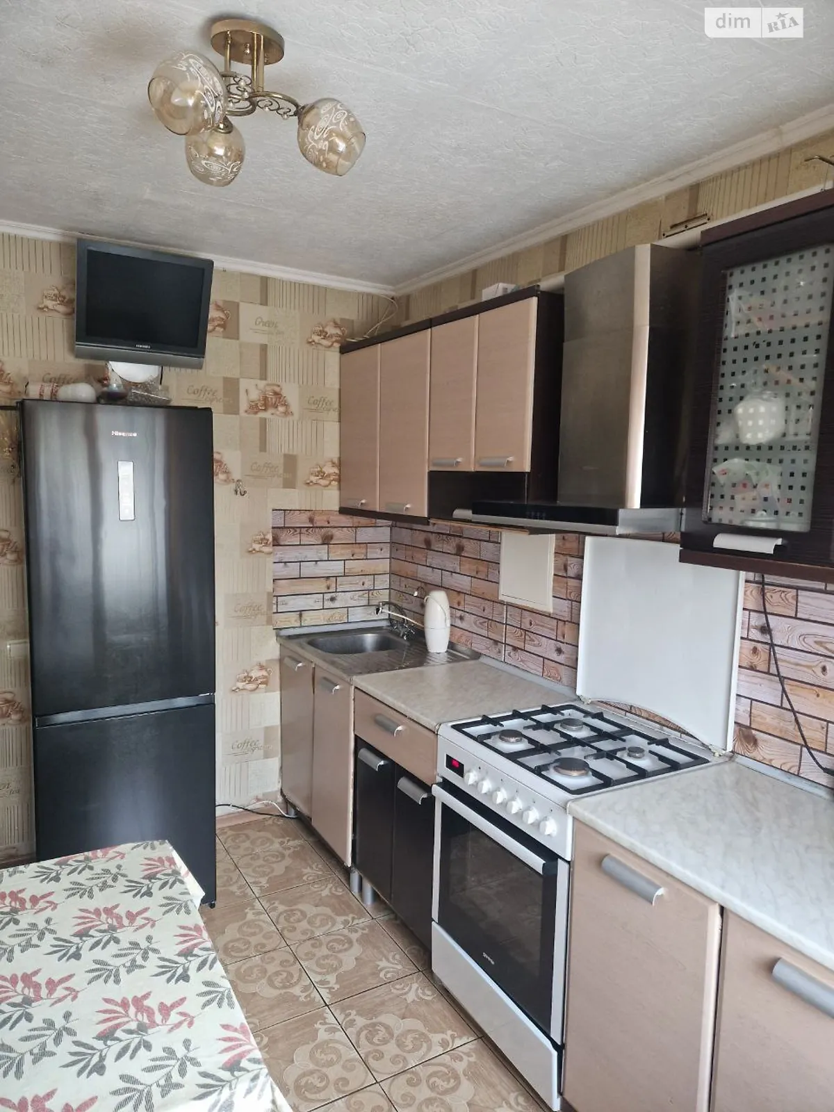 Продається 3-кімнатна квартира 61.5 кв. м у Великодолинському, вул. Ентузіастів - фото 1