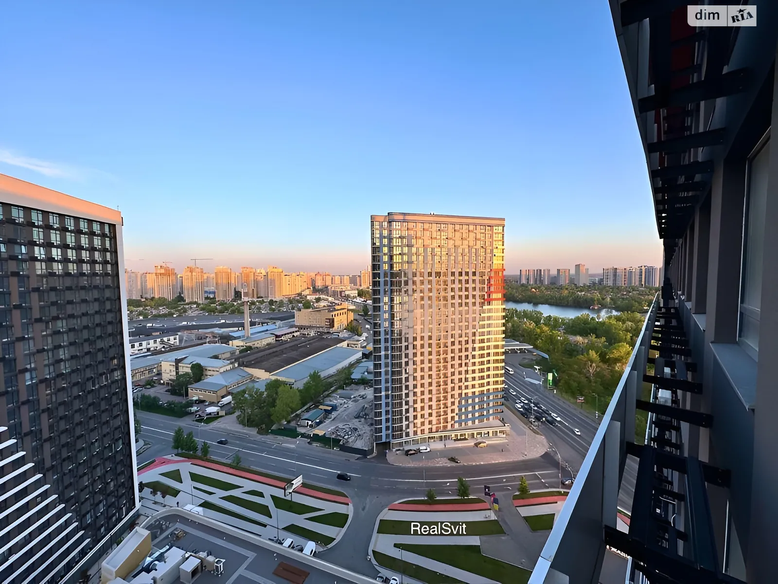 Продається 3-кімнатна квартира 82 кв. м у Києві, наб. Дніпровська, 15К - фото 1