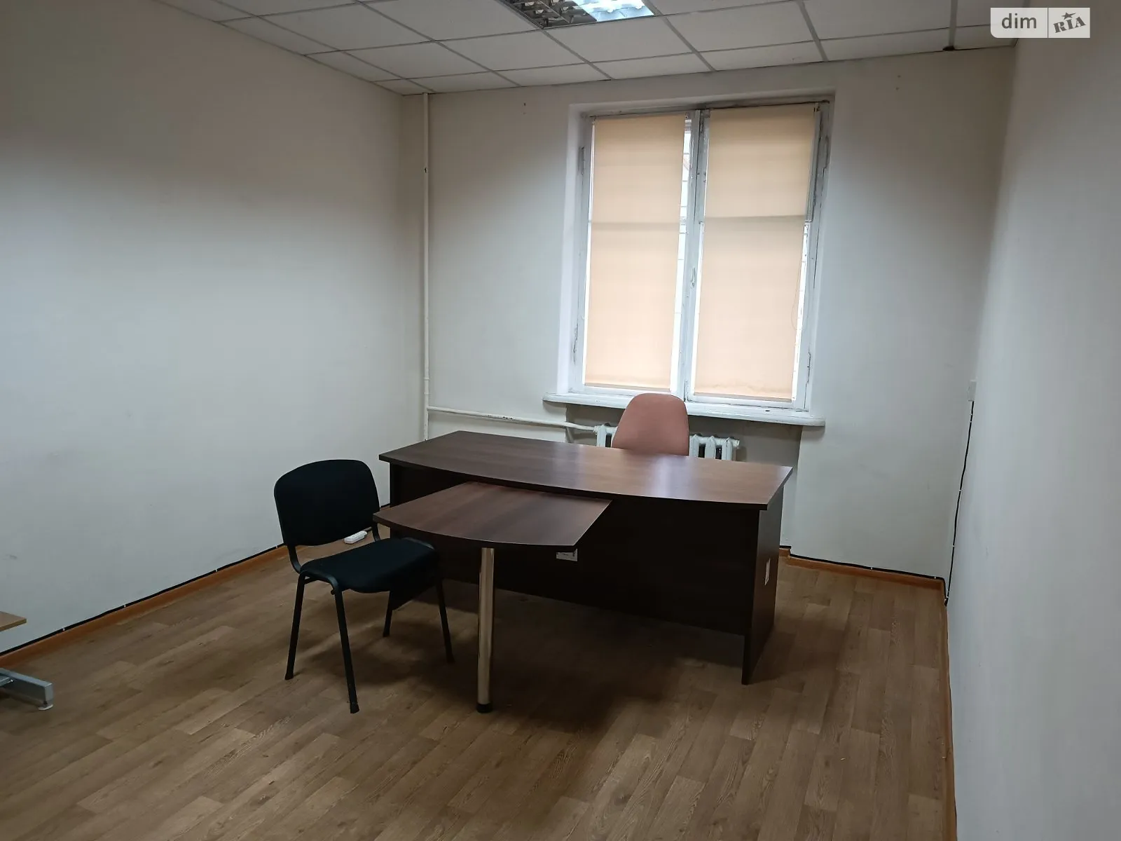 Сдается в аренду офис 20 кв. м в бизнес-центре, цена: 6500 $ - фото 1