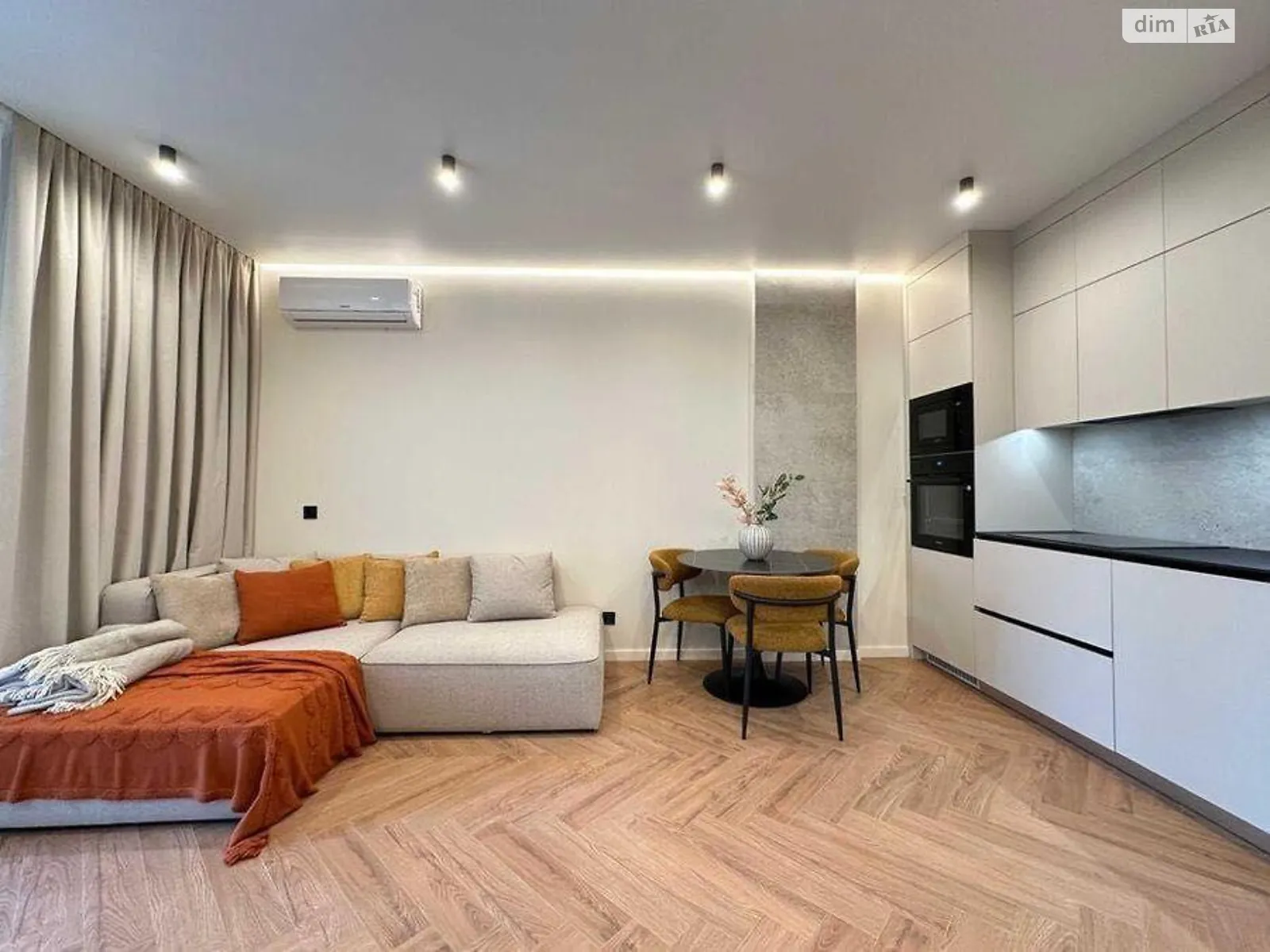 Продается 1-комнатная квартира 46 кв. м в Киеве, бул. Тадея Рыльского, 4 - фото 1
