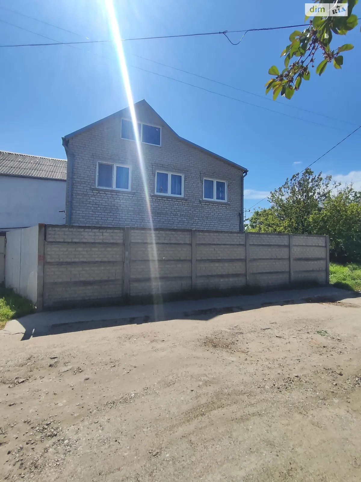Продается дом на 2 этажа 200 кв. м с террасой, цена: 45000 $ - фото 1