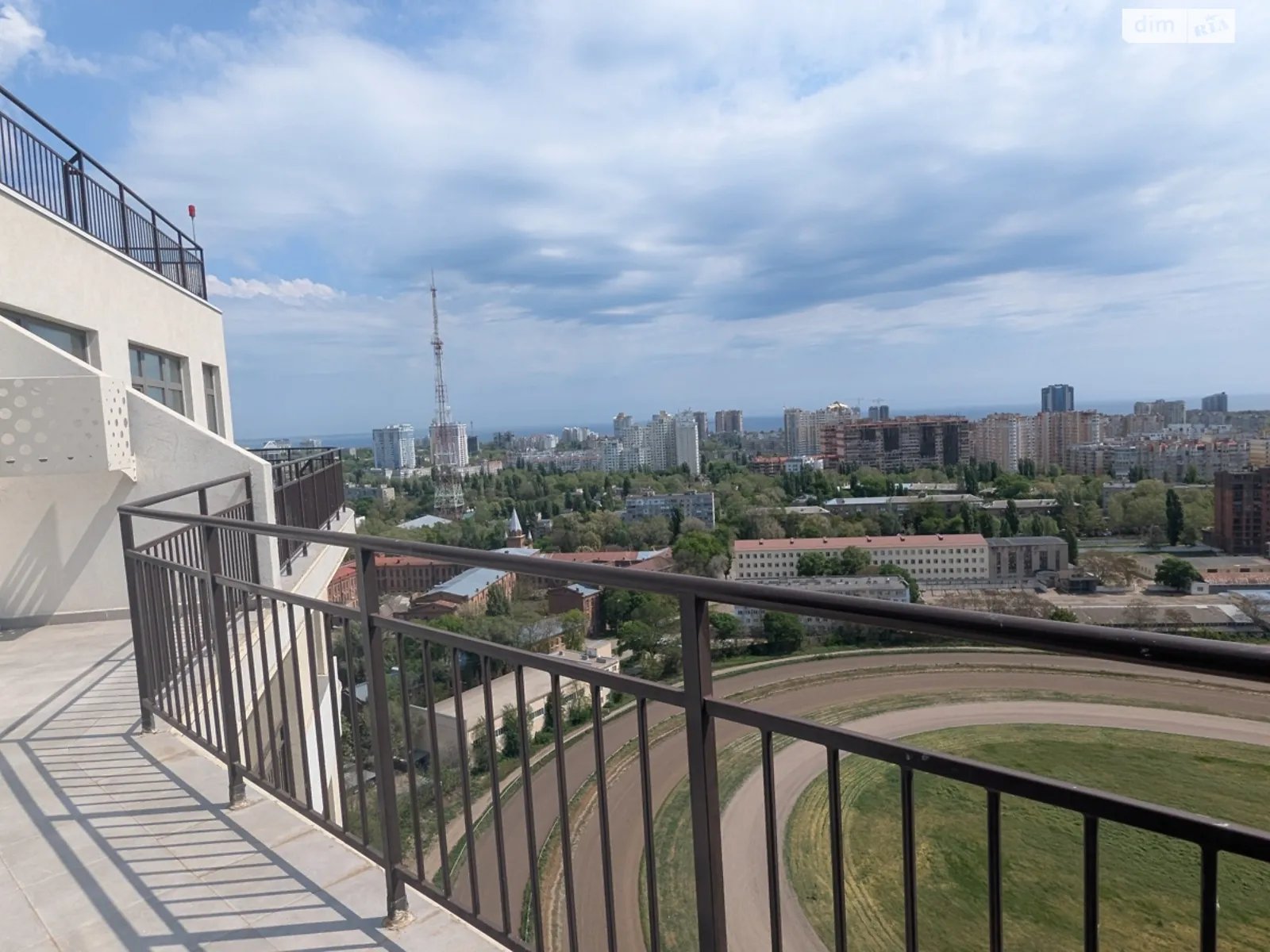 Продається 3-кімнатна квартира 110 кв. м у Одесі, вул. Краснова, 3 корпус 60 - фото 1