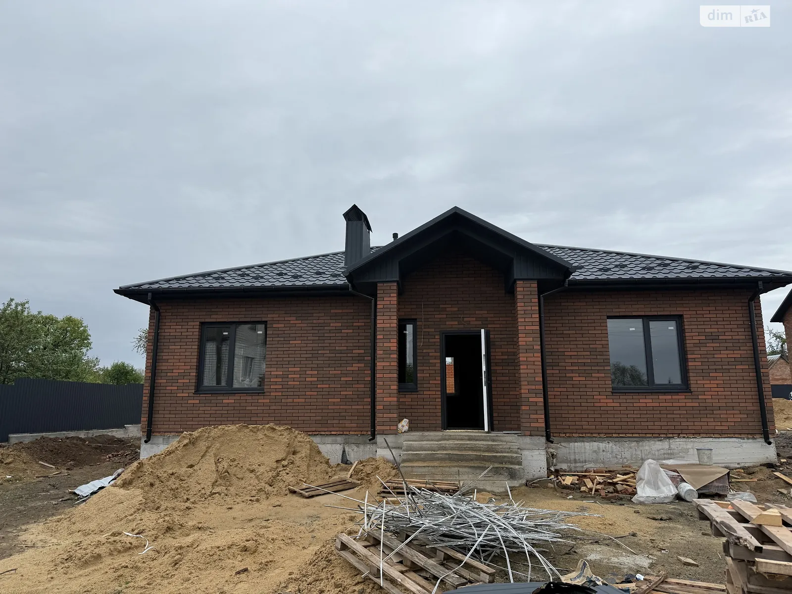 Продается одноэтажный дом 105 кв. м с гаражом, цена: 89000 $ - фото 1
