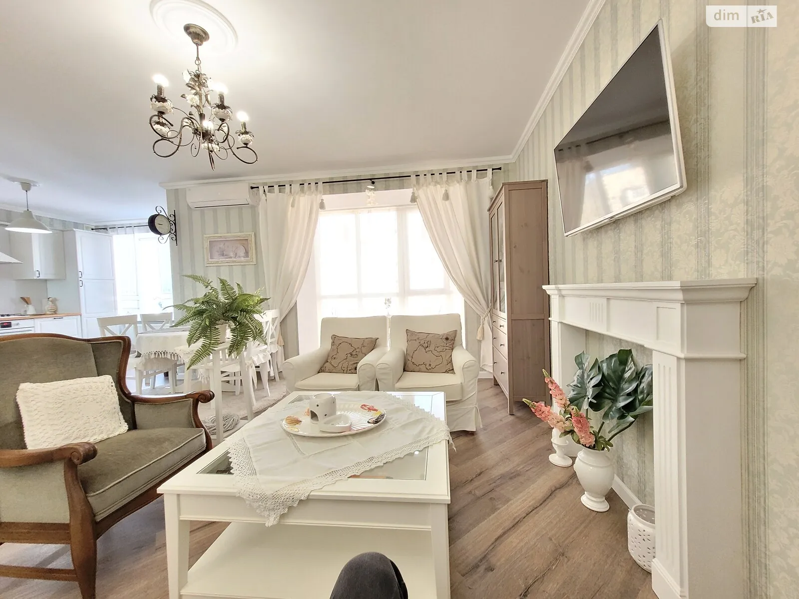 2-комнатная квартира 77 кв. м в Луцке, ул. Кравчука, 46 - фото 1