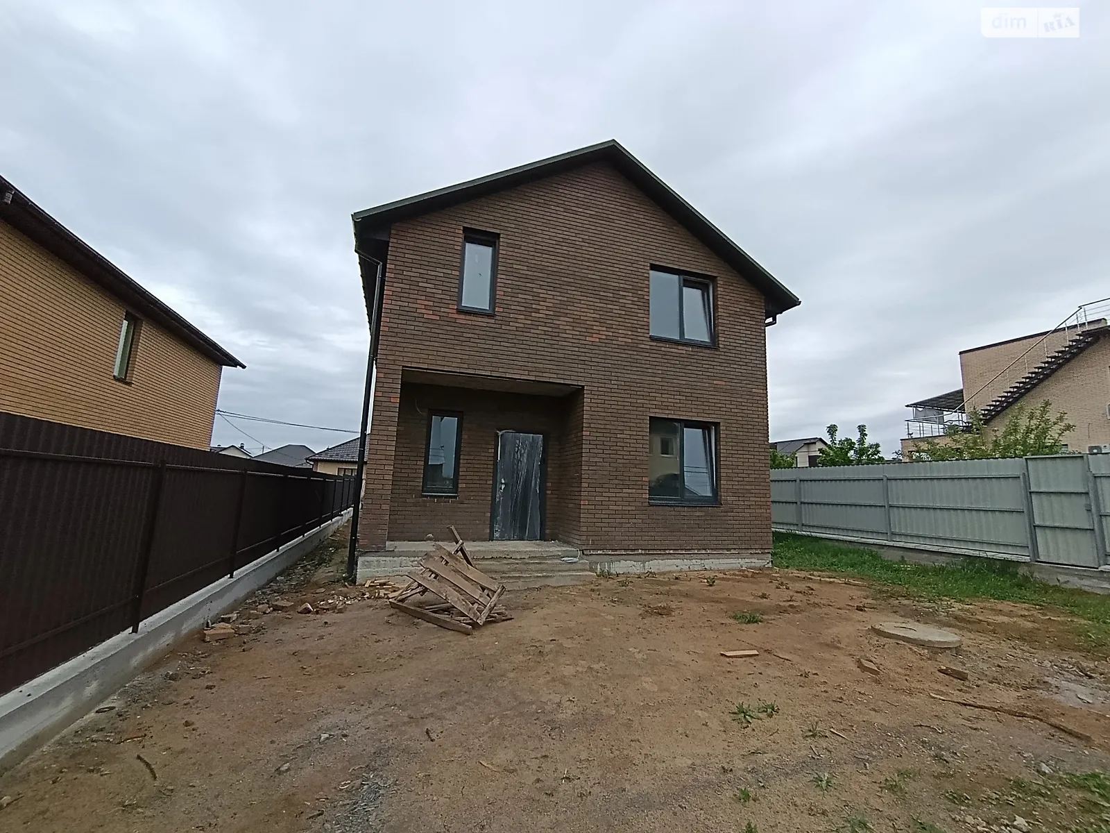 Продается дом на 2 этажа 125 кв. м с мансардой, цена: 100000 $ - фото 1