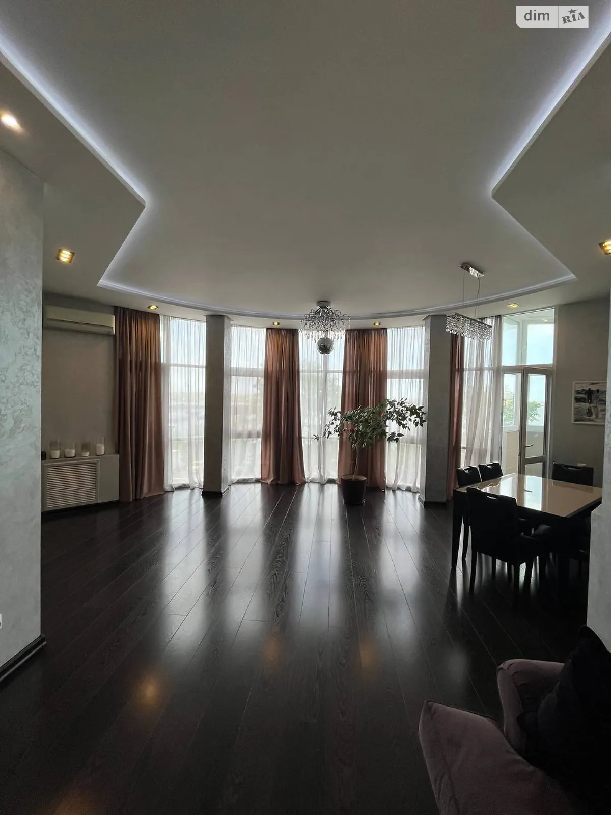 Продается 3-комнатная квартира 140 кв. м в Николаеве, ул. Мостостроителей, 17 - фото 1