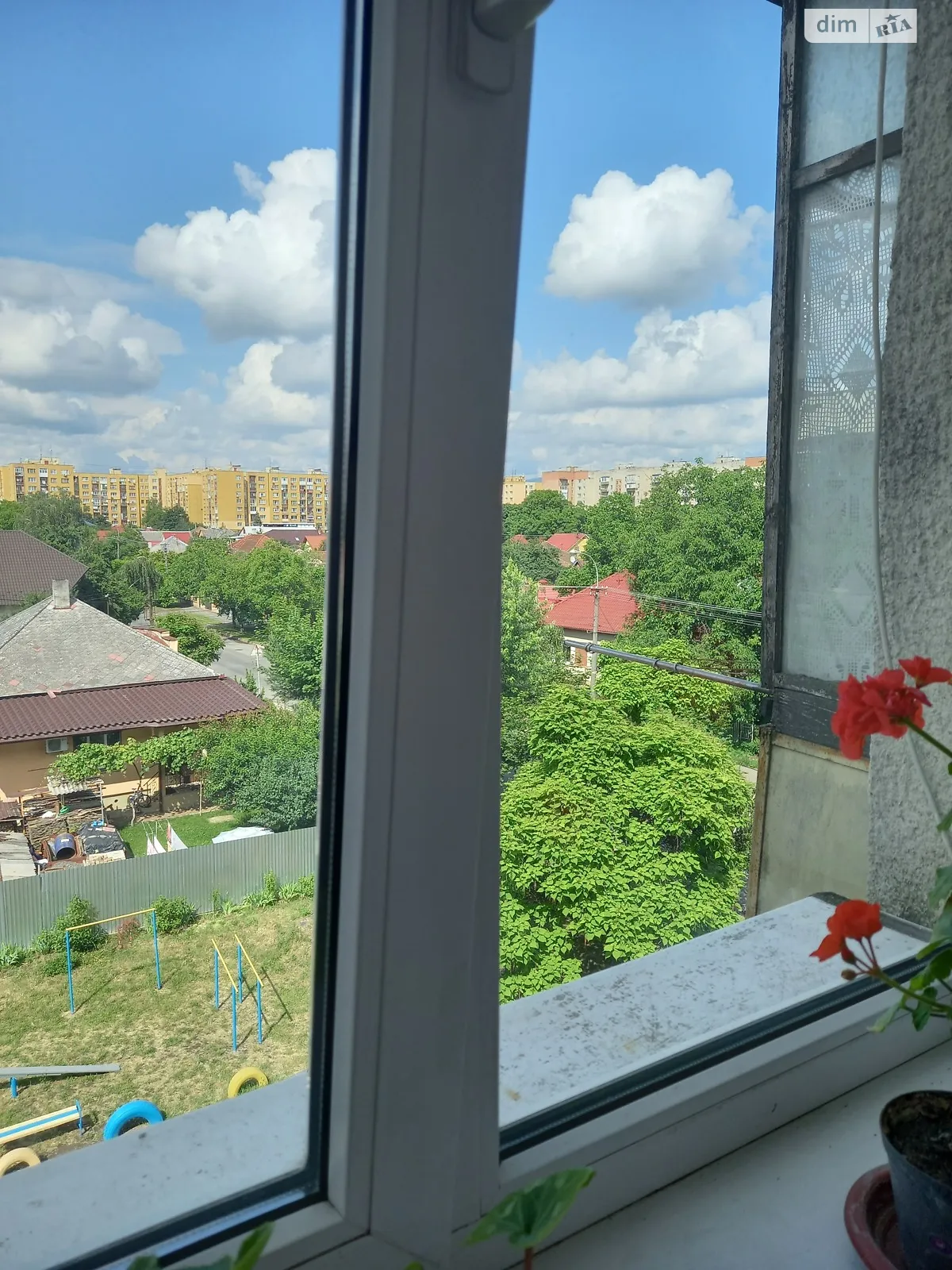 Продається 3-кімнатна квартира 68.8 кв. м у Ужгороді, вул. Вузька, 89 - фото 1