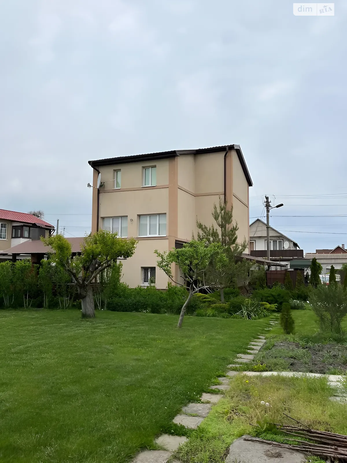 Продається будинок 3 поверховий 108.1 кв. м с басейном, цена: 79900 $ - фото 1