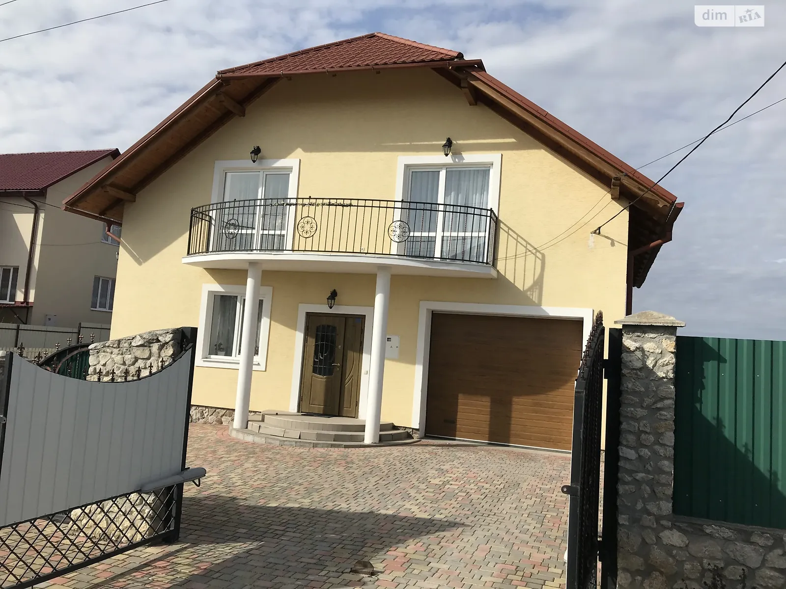 Продается дом на 2 этажа 180 кв. м с гаражом, цена: 140000 $ - фото 1