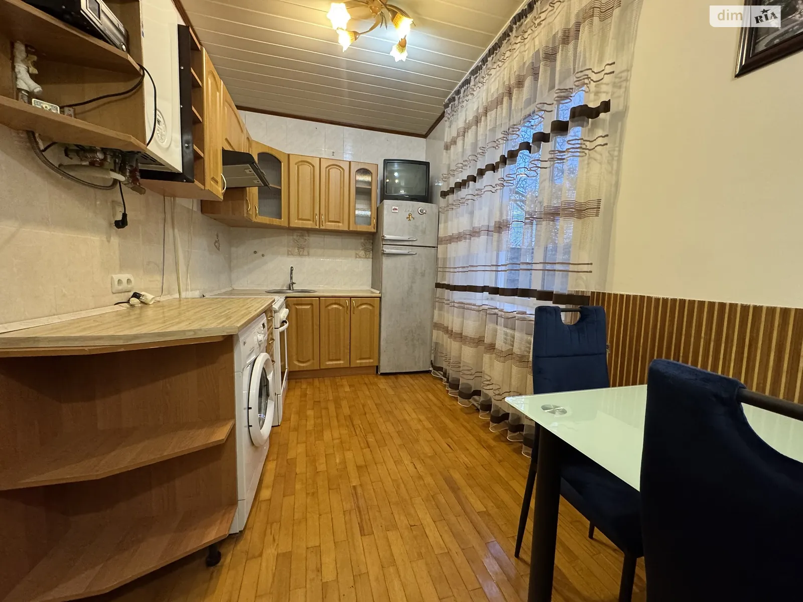 Продается 2-комнатная квартира 45 кв. м в Черновцах, ул. Федьковича Юрия - фото 1