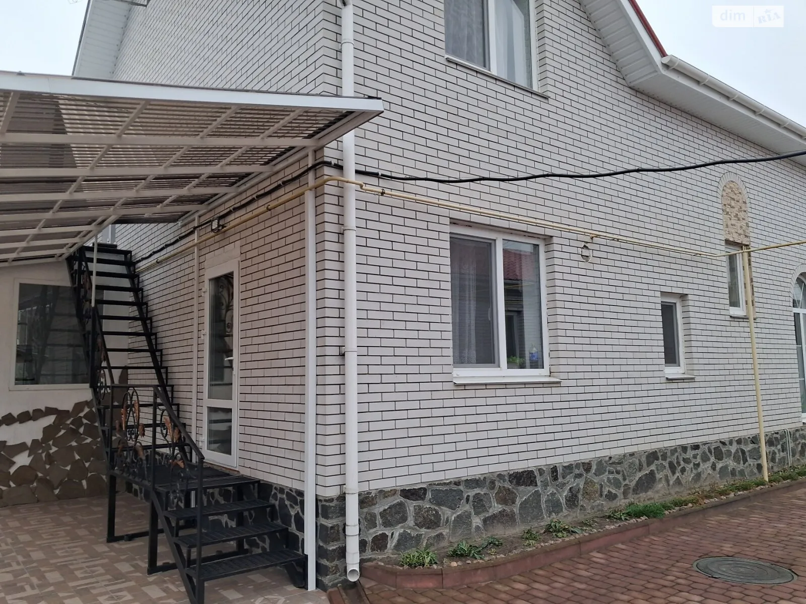 Продается дом на 2 этажа 150 кв. м с бассейном, цена: 254000 $ - фото 1