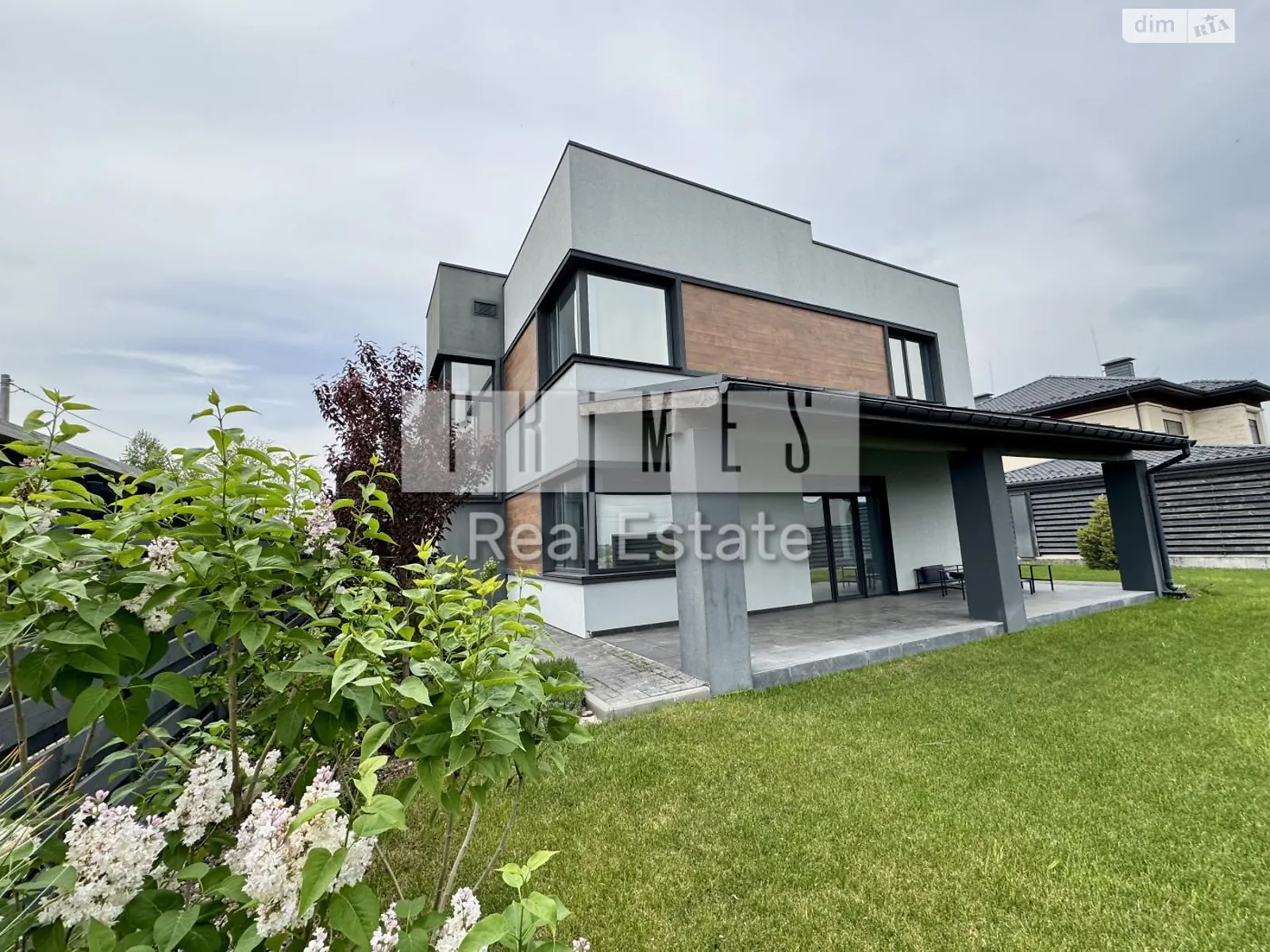 Продается дом на 2 этажа 171 кв. м с гаражом, цена: 360000 $ - фото 1
