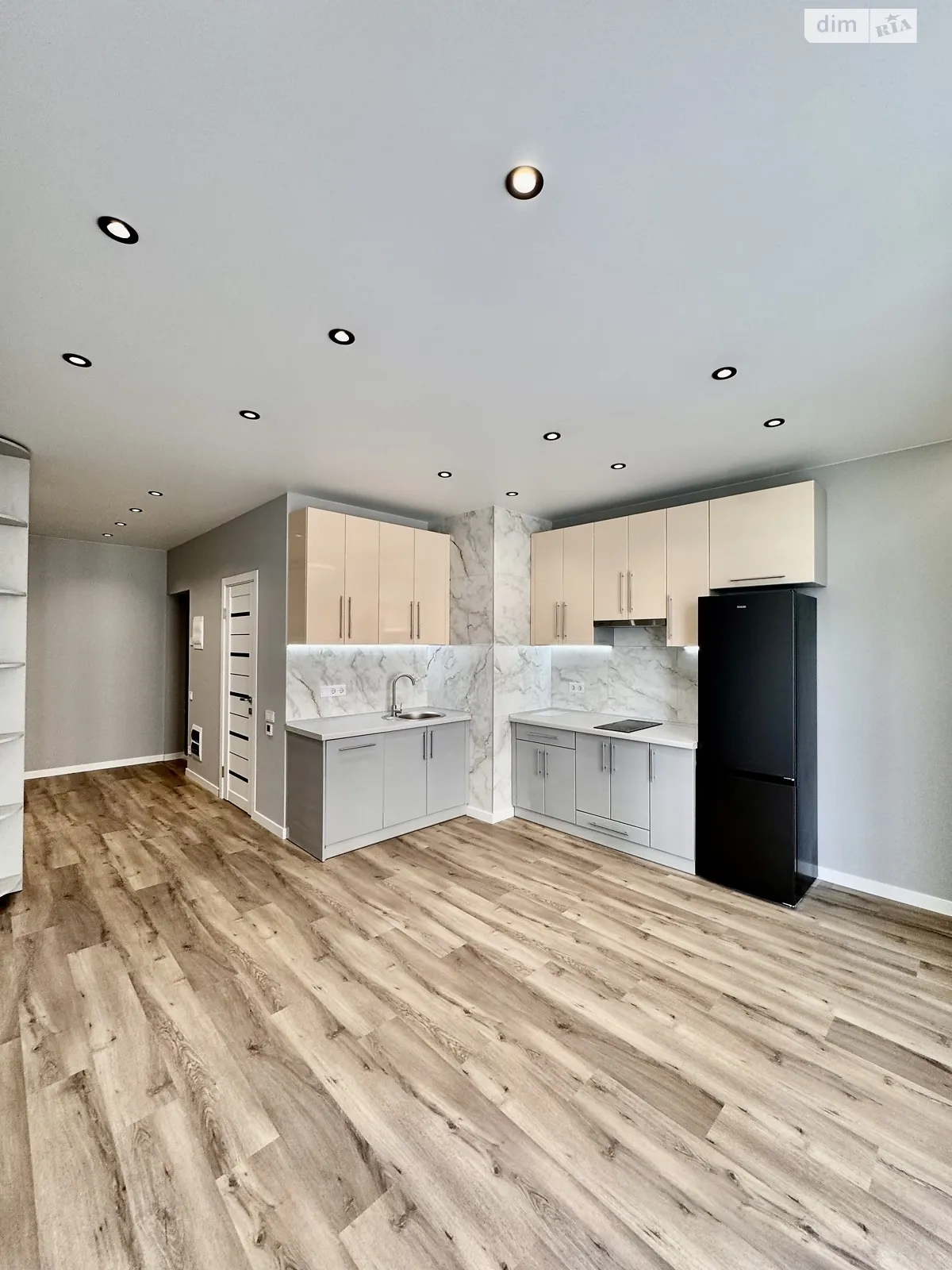 Продается 1-комнатная квартира 33 кв. м в Киеве, ул. Бердника Олеся, 1В - фото 1