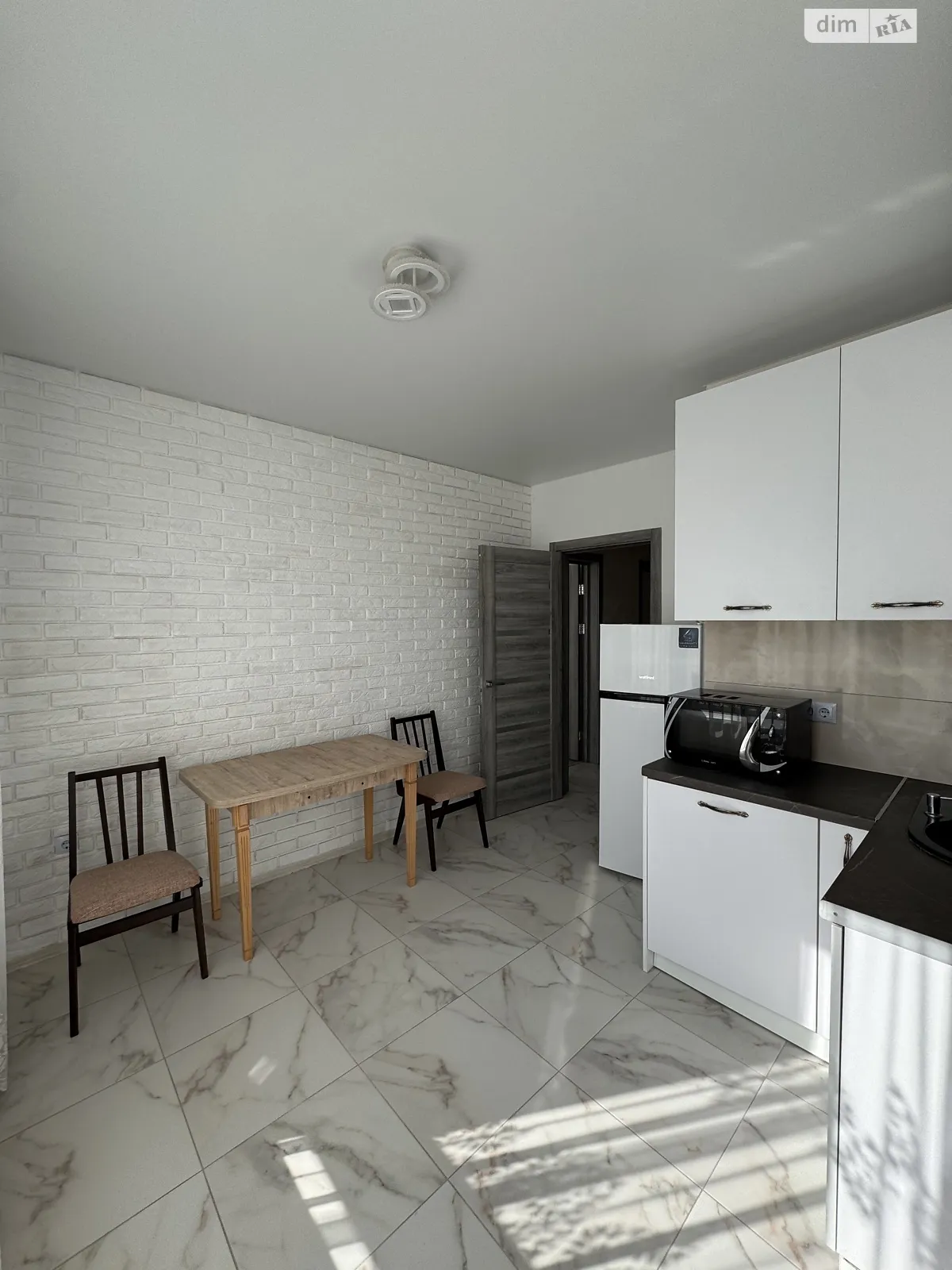 Продается 2-комнатная квартира 71 кв. м в Черновцах - фото 1