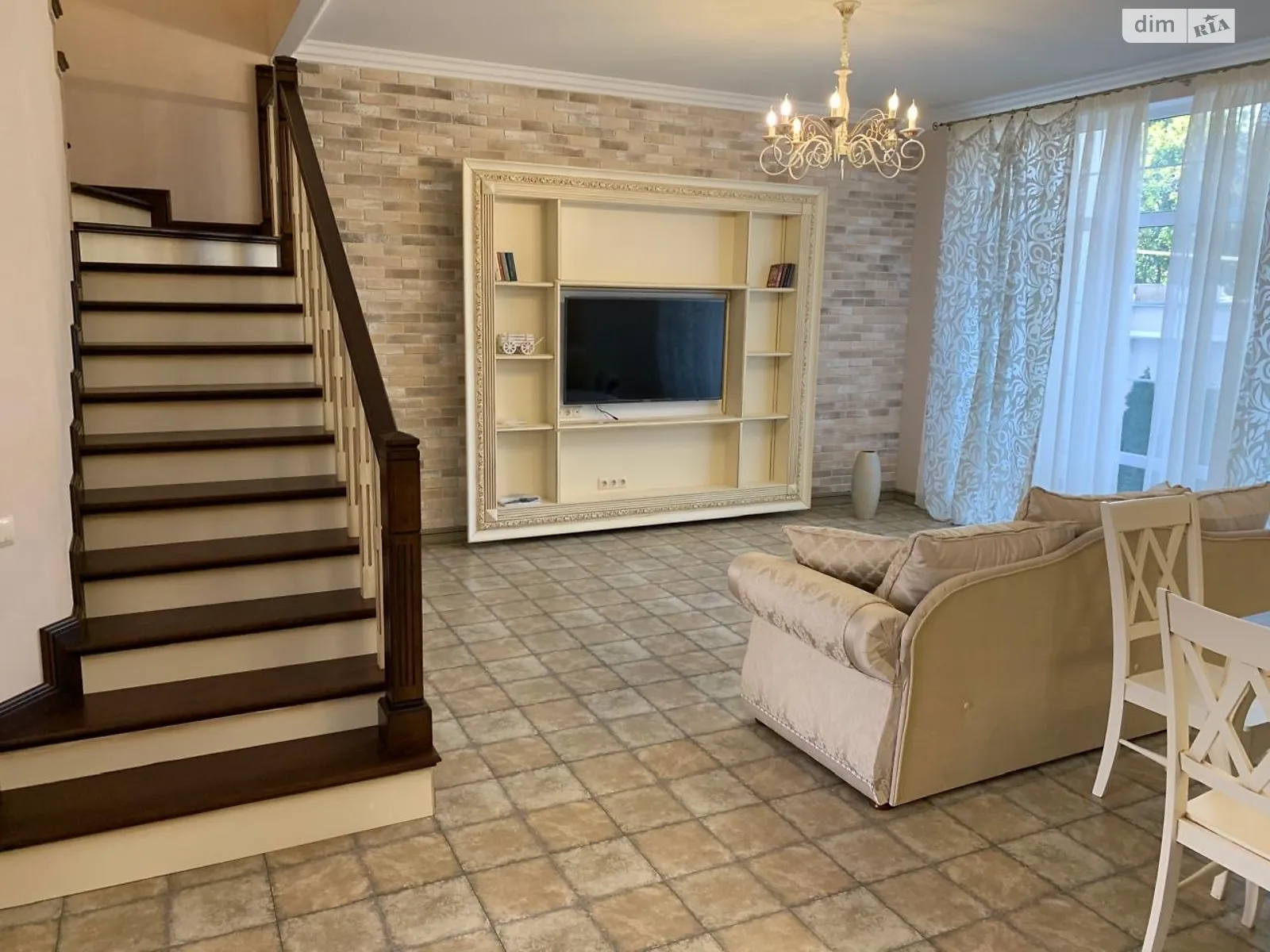 Сдается в аренду дом на 2 этажа 250 кв. м с подвалом, цена: 2000 $ - фото 1