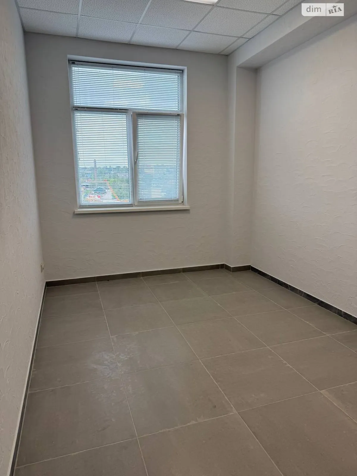 Сдается в аренду офис 15 кв. м в бизнес-центре, цена: 3500 грн - фото 1
