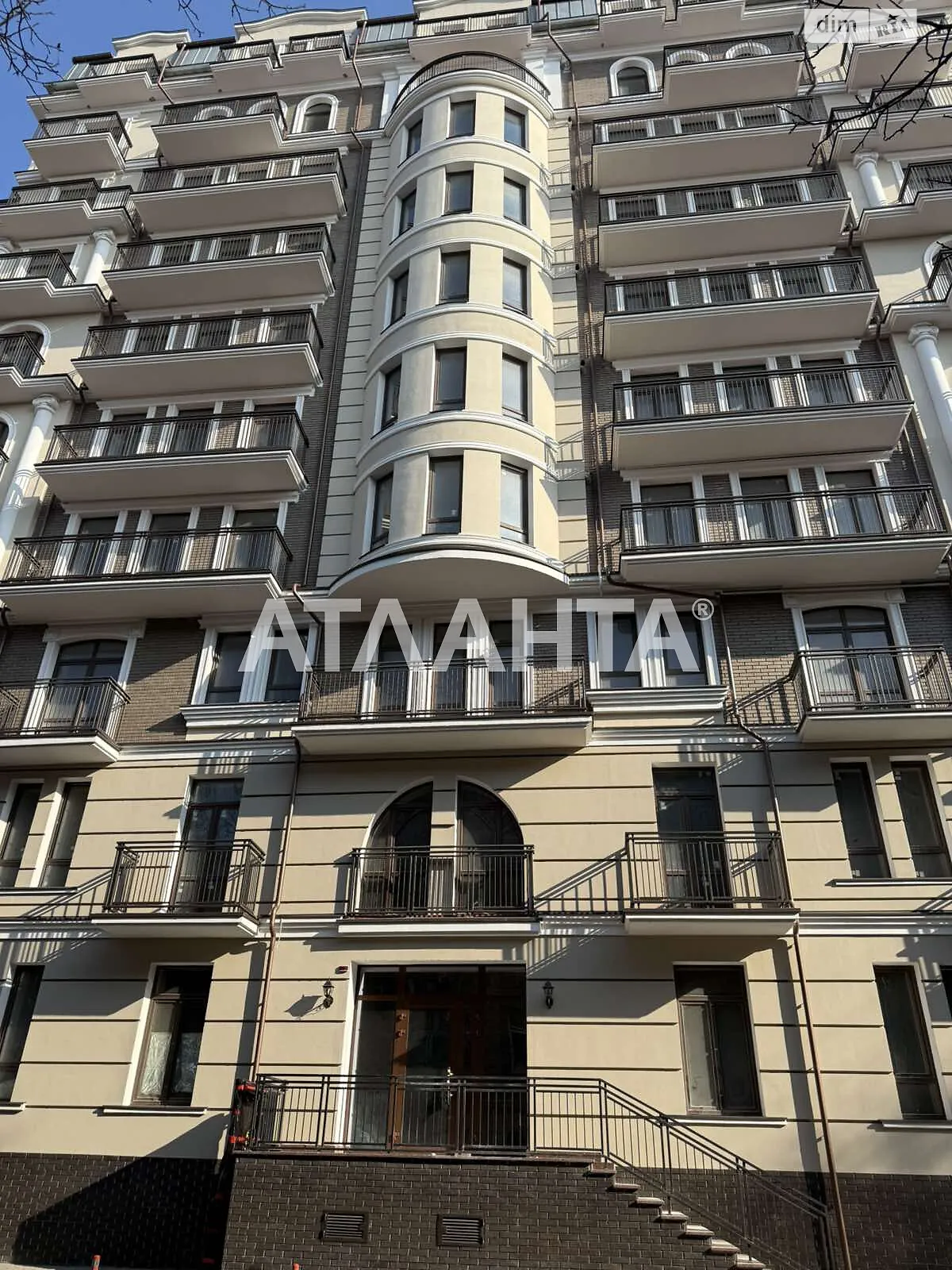 Продается 1-комнатная квартира 56 кв. м в Одессе, ул. Бориса Литвака - фото 1