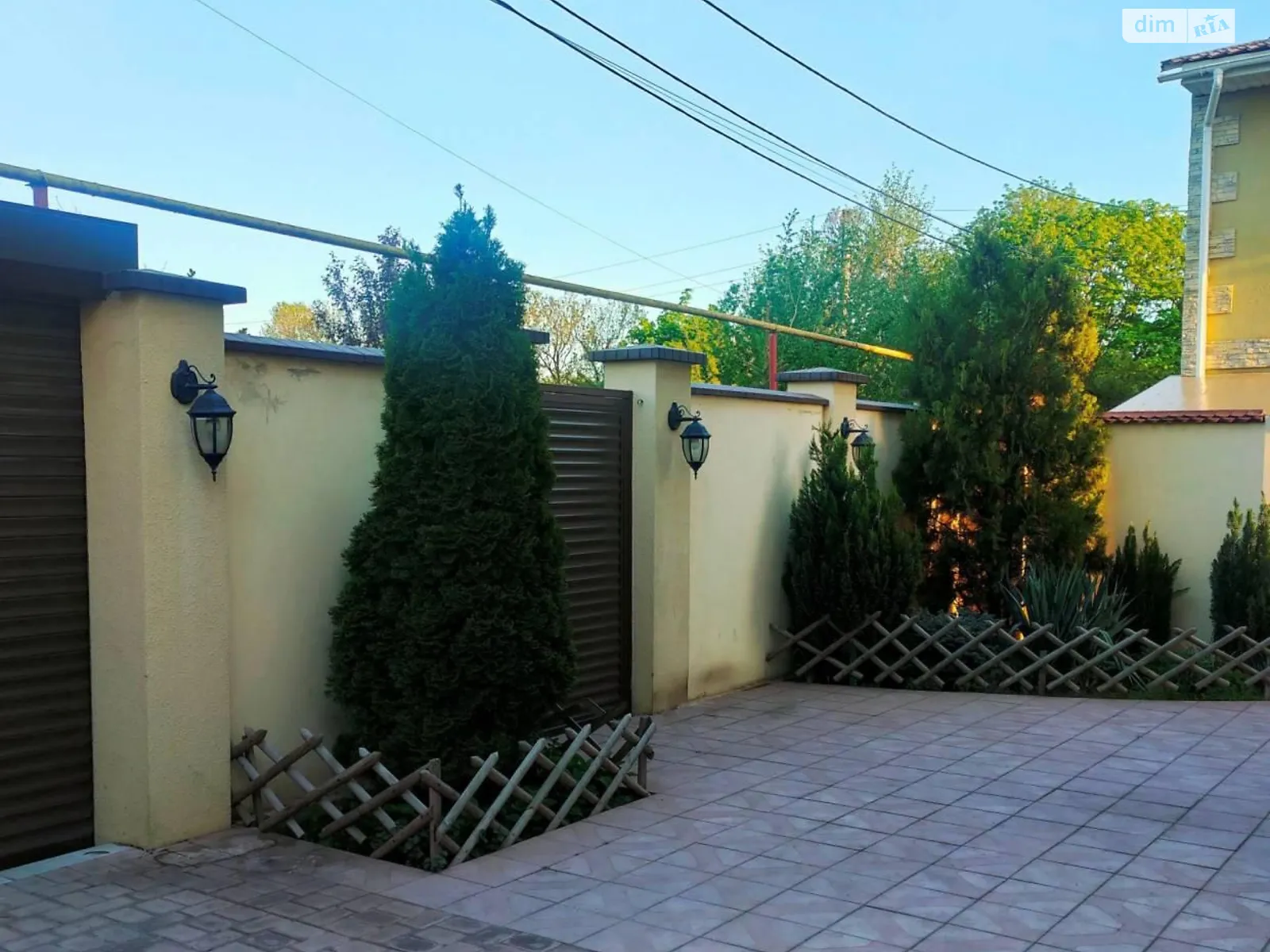 Продается дом на 2 этажа 168.4 кв. м с садом, цена: 270000 $ - фото 1