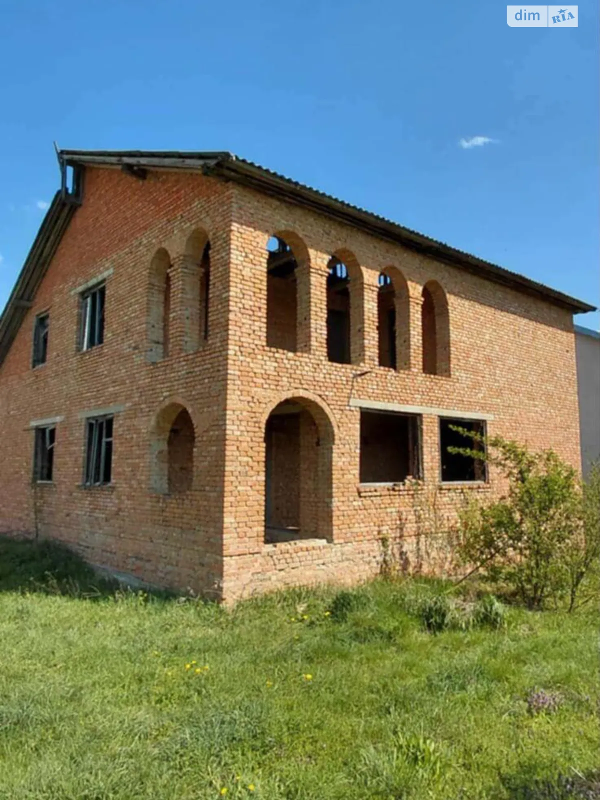 Продается дом на 2 этажа 260 кв. м с садом, цена: 15000 $ - фото 1