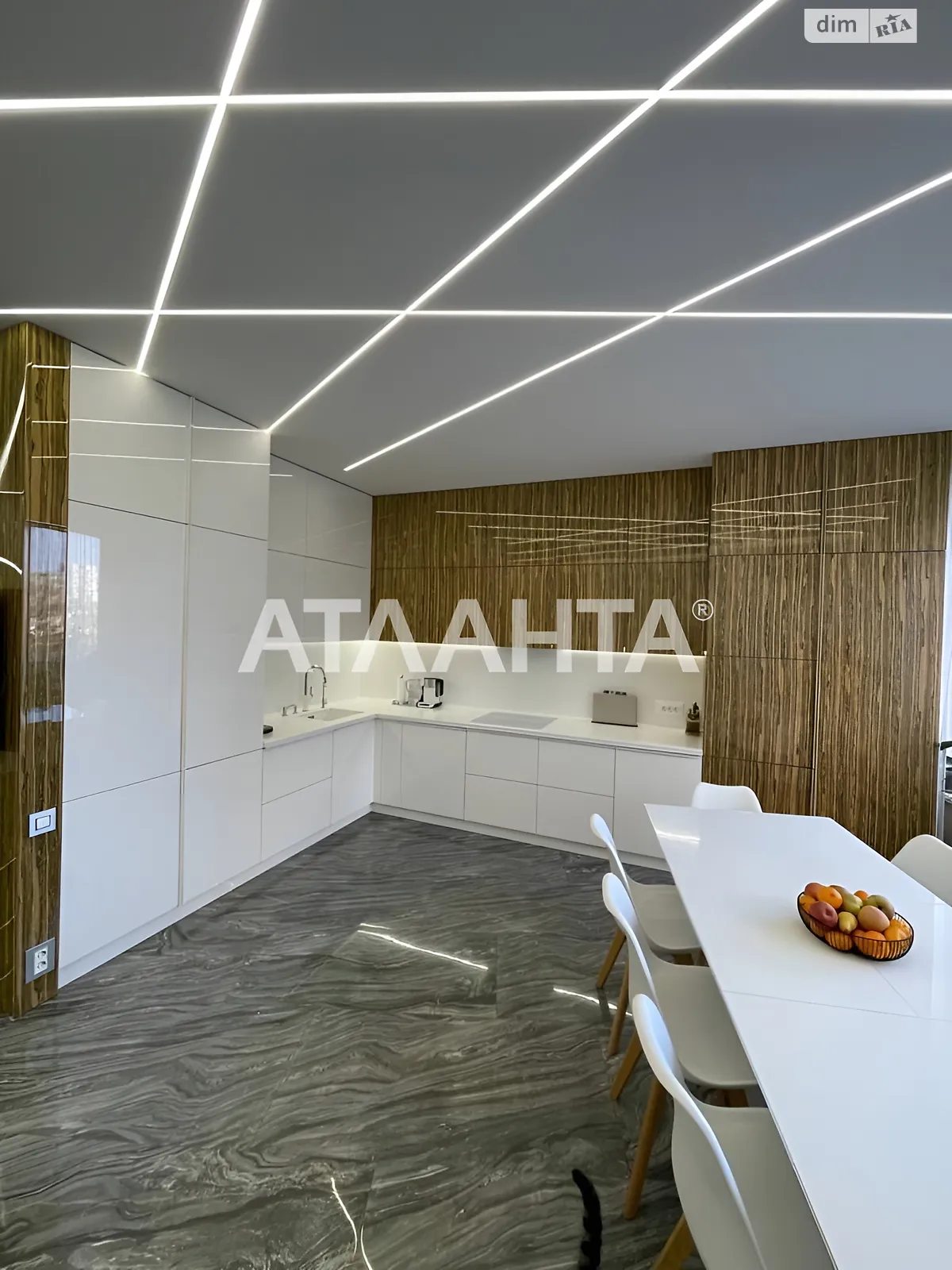 Продається 3-кімнатна квартира 120 кв. м у Одесі, вул. Літературна, 1А - фото 1
