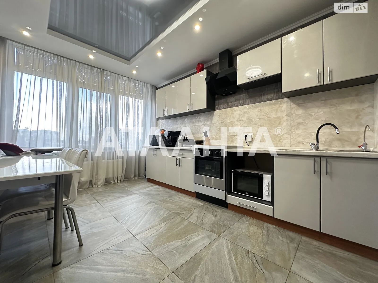 Продається 2-кімнатна квартира 61.8 кв. м у Одесі, вул. Басейна, 6А - фото 1
