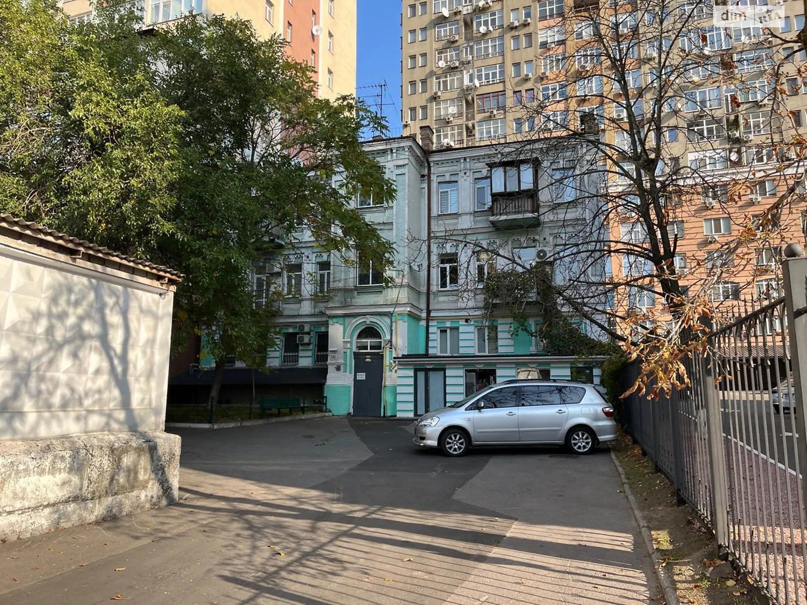 Продается офис 213 кв. м в бизнес-центре, цена: 250000 $ - фото 1