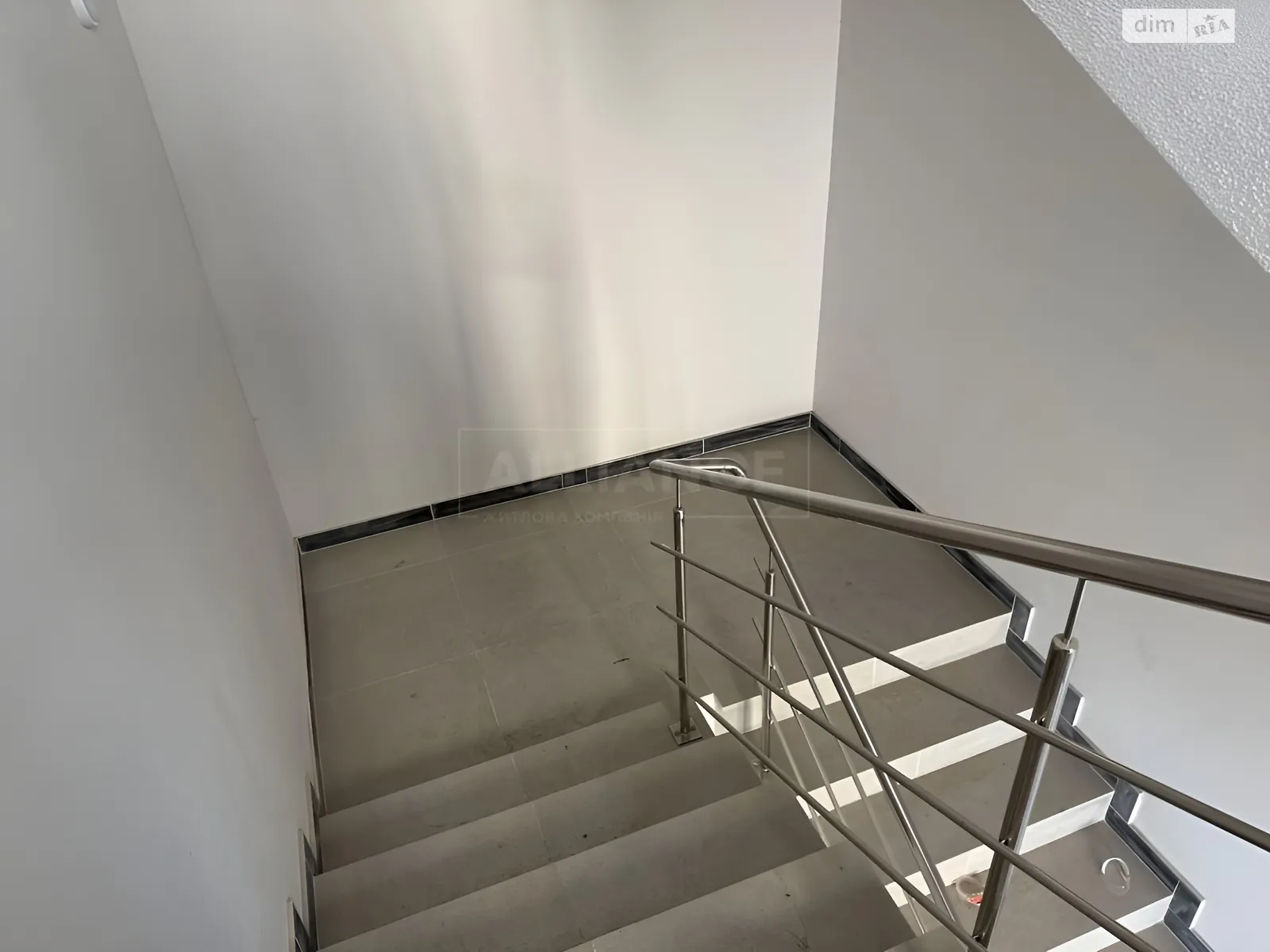 Продается 1-комнатная квартира 60.3 кв. м в Ивано-Франковске, ул. Целевича Юлиана, 28 - фото 1