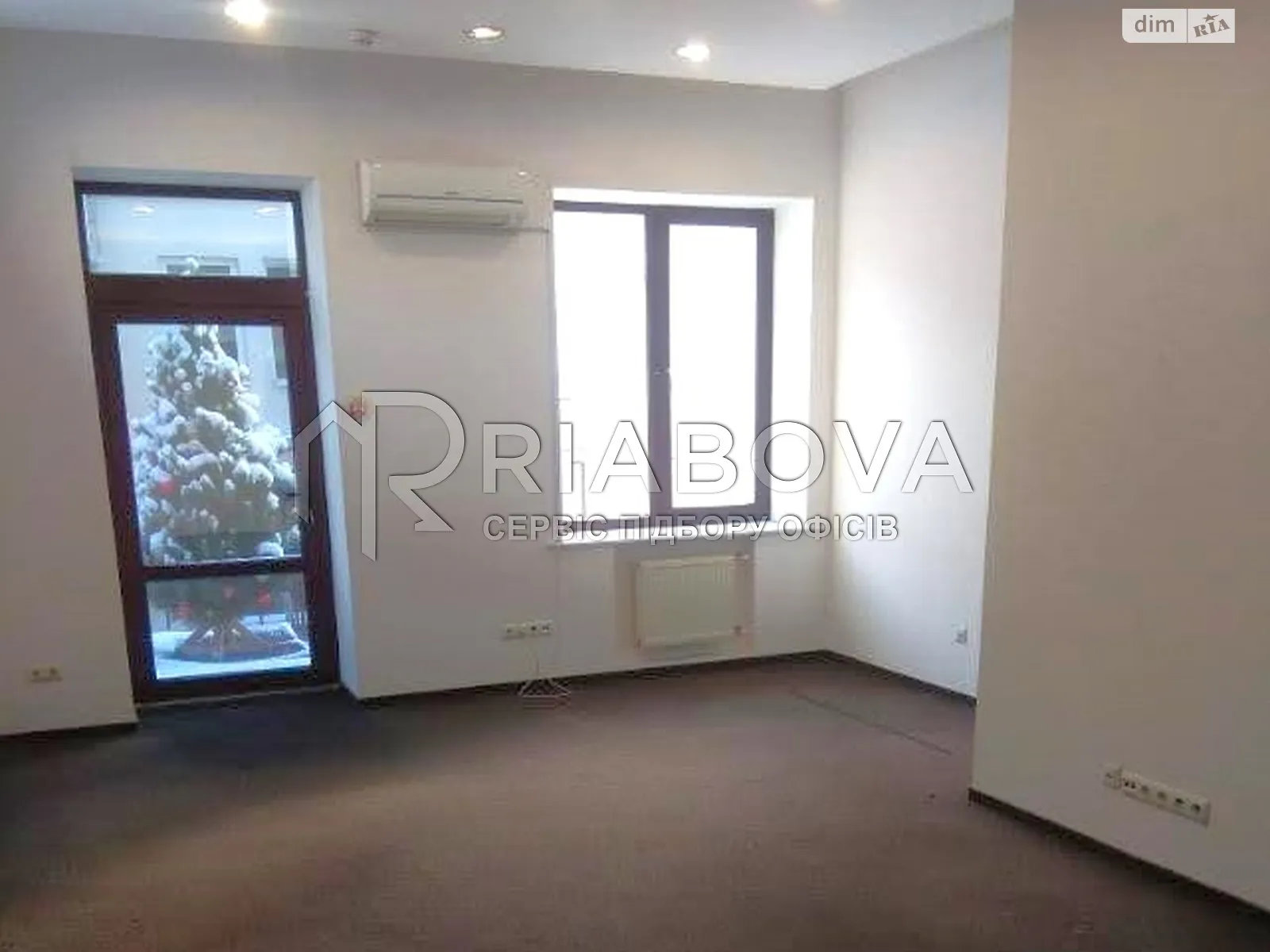 Сдается в аренду офис 234.7 кв. м в бизнес-центре, цена: 3285 $ - фото 1