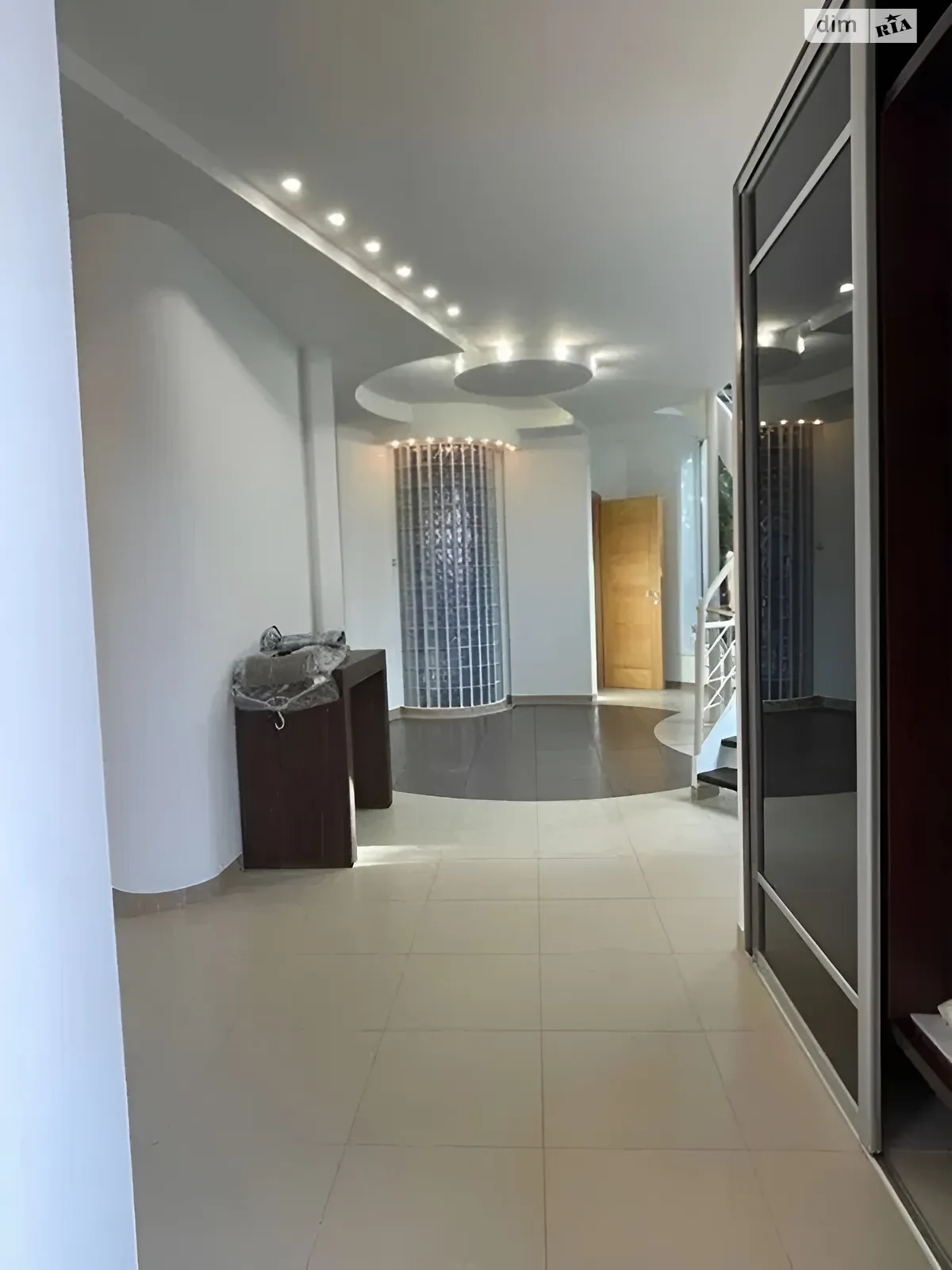 Продается дом на 2 этажа 192.3 кв. м с бассейном, цена: 280000 $ - фото 1