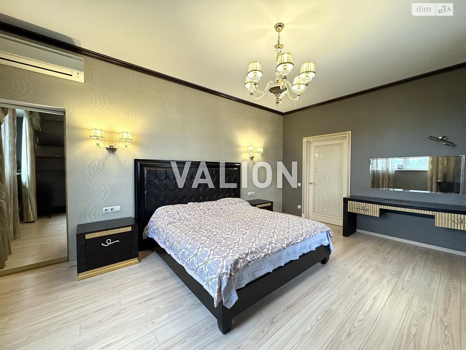 Продается 3-комнатная квартира 130.7 кв. м в Киеве, ул. Соломенская, 15А - фото 1