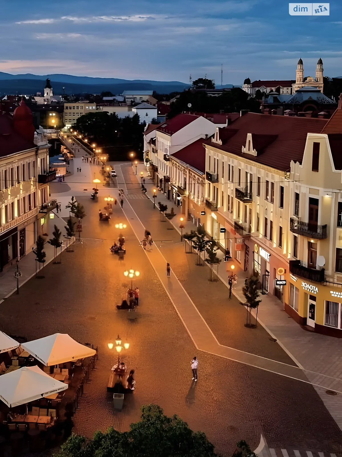 Продається 3-кімнатна квартира 70 кв. м у Ужгороді, пл. Петефі Шандора - фото 1